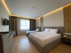 Deluxe Family Room room in Coli's Hotel