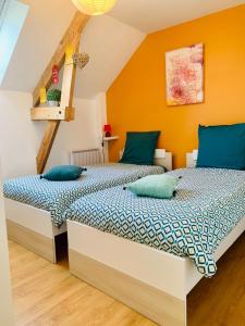 Maisons de vacances Maison avec jardin, baby foot, flipper, table de ping pong, a 1km a pied Omaha beach et pres Port en Bessin : photos des chambres