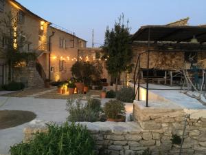 Sejours a la ferme Ferme Oleicole Les Callis : photos des chambres