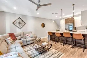 Private Rooftop Patio + 4 Story Home in Downtown FW - Forest Hill