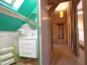 Maisons de vacances Gite Le Pin-la-Garenne, 4 pieces, 8 personnes - FR-1-497-158 : photos des chambres