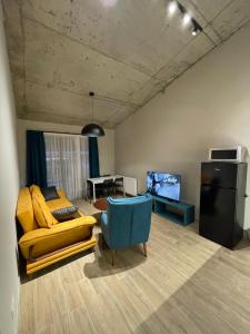 3 bedroom condo with free parking on premises