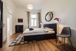 Charles Bridge - 3 bedroom Apartment - Old Town