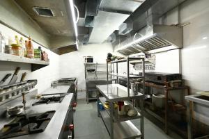 Lucky Restaurant & Guest House Near Taj Mahal
