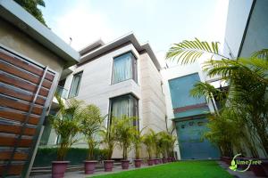 Lime Tree Hotel Sushant Lok Gurgaon Sector 29 Next to IFFCO CHOWK metro