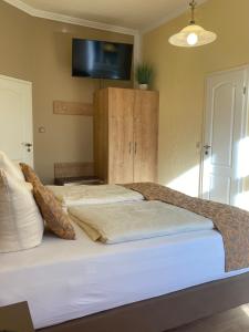 Room with Bay Window room in Haus Hohenzollern & Haus 'Ambiente