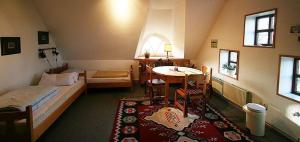 Erlenhof-Steinau-Fachwerkhaus-mit-Reetdach