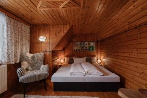 Chaloupka na stráni