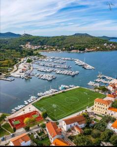 jm-Sutomišćica-holiday house on the beach 