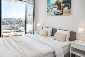 JG- Top modern apartment in Nueva Andalucia