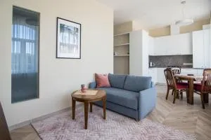 Klevų apartamentai - Sakiniai