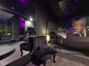 B&B / Chambres d'hotes Loveroom Sexyloveroom : photos des chambres