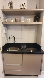 Lindo apto, 100metros da praia, na Av Brasil com a Av Central melhor localização