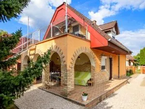 Pipacsos Vendégházak - 基什孔毛伊绍