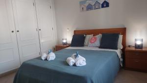 3 bedroom apartment in Oura Albufeira with amazing pool at walking distance to beach, strip and old town, WIFI and AC, private condo