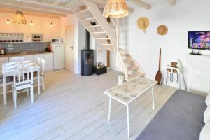 Holiday Home in Rusinowo near Quiet Beach