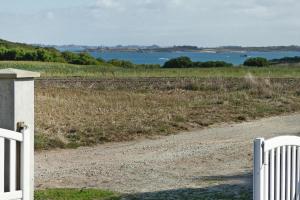 Maisons de vacances Holiday home with partial sea views, Cleder : photos des chambres