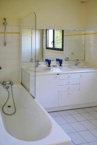 Holiday home with sea view, Plougasnou
