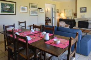 Maisons de vacances Villa in Plougasnou with Stunning Sea Views : photos des chambres