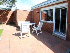 Bungalow with sun terrace in Dornumersiel