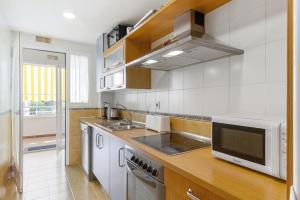 Benalmadena with seasonal pool & parking near the beach