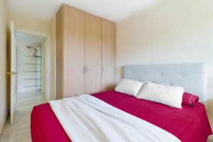 Benalmadena with seasonal pool & parking near the beach