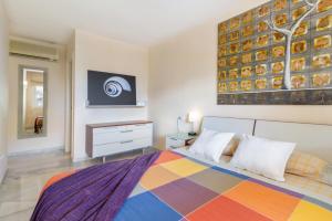 Benalmadena with seasonal pool & parking near the beach