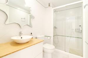 Benalmadena with seasonal pool & parking near the beach