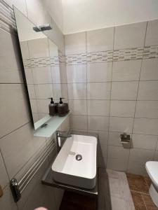Single Room with Shared Bathroom