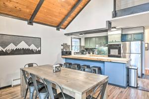 Game Room, Fire Pit and Deck Spacious Poconos Home!