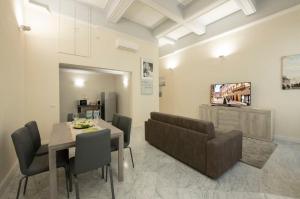 Cavour Rosa Apartment by Mamo Florence