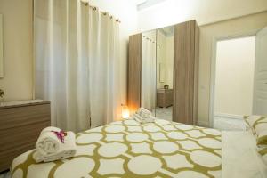 Cavour Rosa Apartment by Mamo Florence