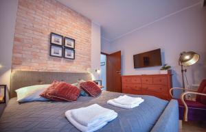 Apartament z sypialnią parkingiem i tarasem 46m Salon Bedroom Terrace Parking Baltic Park 206 Apartamenty na Wyspie