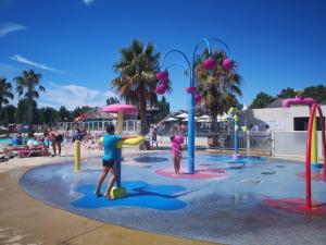 Villages vacances Camping La Carabasse Vias-Plage - T4 Neuf, Tout Confort ! : photos des chambres