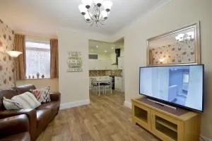 Spacious Modern Ground Floor Apartment, for up to 6 guests - Scalby