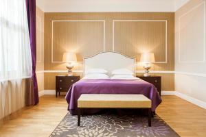 Suite room in Elite Hotel Savoy