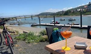 Maisons de vacances VILLA 600m de la plage calme Location possible a partir de 3 nuitees, pouvant accueillir 6-8 pers Activites nautiques randonnee velo peche golf casinos : photos des chambres