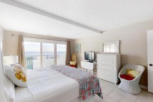 Bogue Shore Club 208