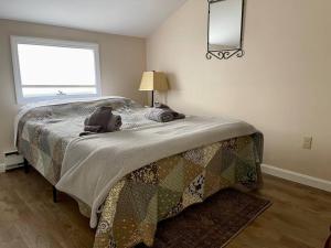 Five-Bedroom House room in Oceanfront Penthouse with Family & Friends