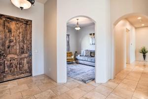 Scottsdale Oasis with Infinity Pool and Fire Pit!