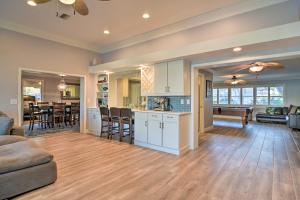Walkable Waterfront Paradise: Home in Clearwater!