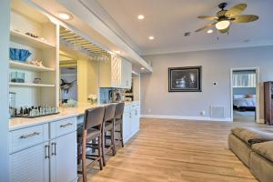 Walkable Waterfront Paradise: Home in Clearwater!
