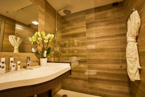 Standard Double Room with Sofa Bed room in iH Hotels Milano Lorenteggio