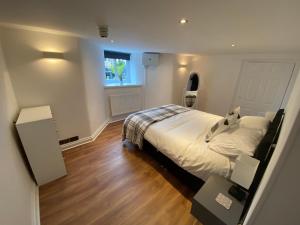 Westons Hideaway, 2 Bed, Free Parking, 6 mins walk to beach,