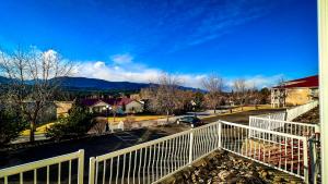 Mountain View Suites by StayIn