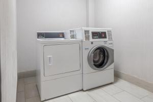 Holiday Inn Express & Suites Dallas East - Fair Park by IHG