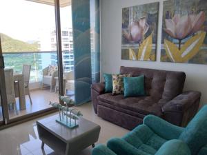 Exclusivo club de playa con acceso directo a la playa de pozos colorados, cuenta con piscinas olímpicas, para niños, restaurante, jacuzzi, sauna, turco, salón de juegos, simulador de golf, spa, transporte interno, bar, etc.