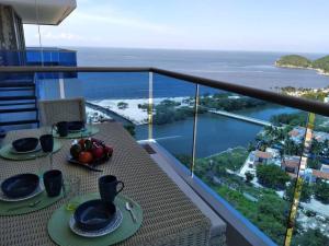 Exclusivo club de playa con acceso directo a la playa de pozos colorados, cuenta con piscinas olímpicas, para niños, restaurante, jacuzzi, sauna, turco, salón de juegos, simulador de golf, spa, transporte interno, bar, etc.