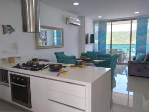 Exclusivo club de playa con acceso directo a la playa de pozos colorados, cuenta con piscinas olímpicas, para niños, restaurante, jacuzzi, sauna, turco, salón de juegos, simulador de golf, spa, transporte interno, bar, etc.