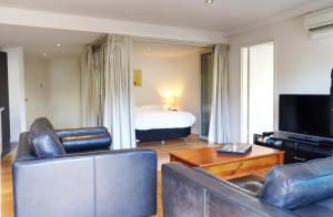 Fiveways Balcony, King Bed, Chefs Kitchen